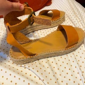 Tan leather, Madewell sandals